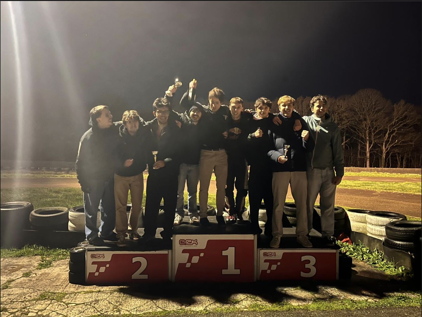 Remise des trophées sur le podium du GP Télécomien