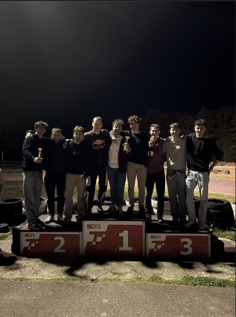 Podium du GP Télécomien à la tombée de la nuit