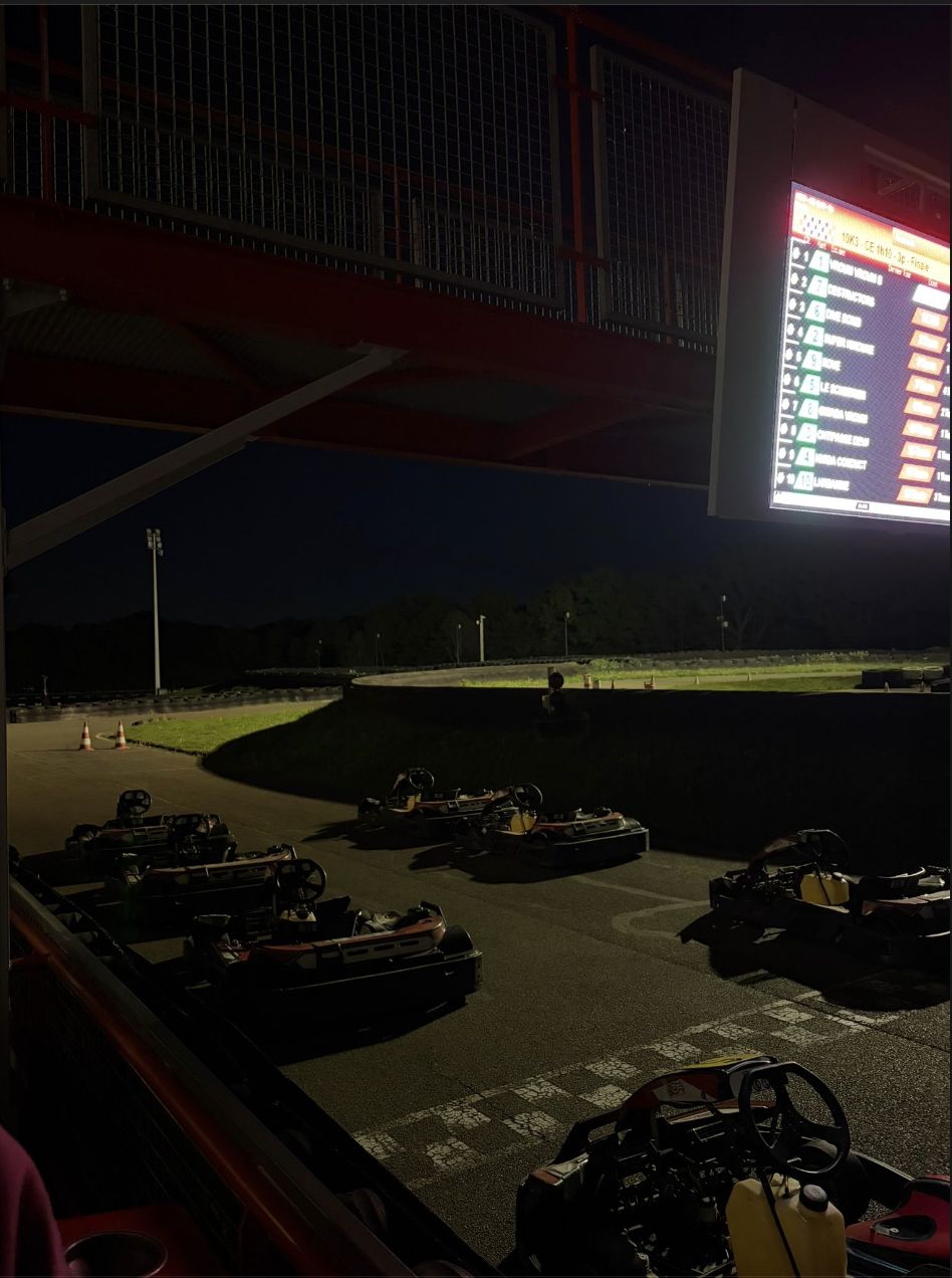 Le tableau d'affichage des temps au bord de la piste